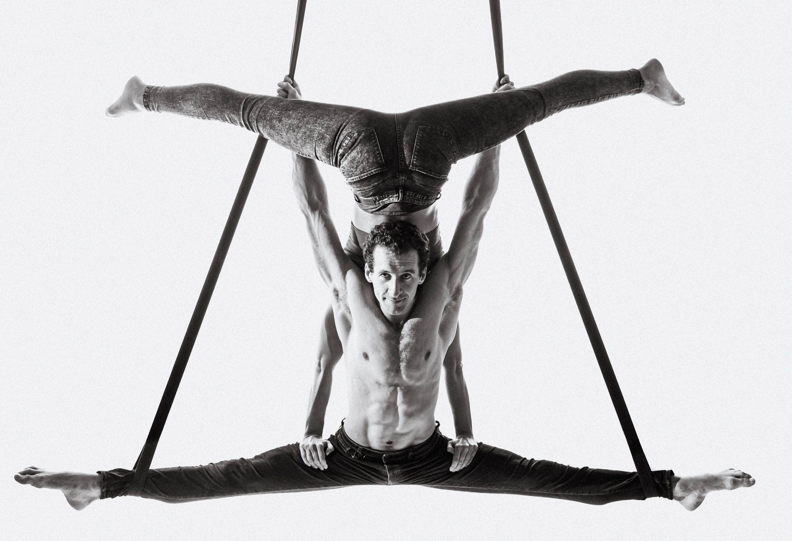 Aaron Koz | Circus & Aerial Artist | Are common Aerial Strength